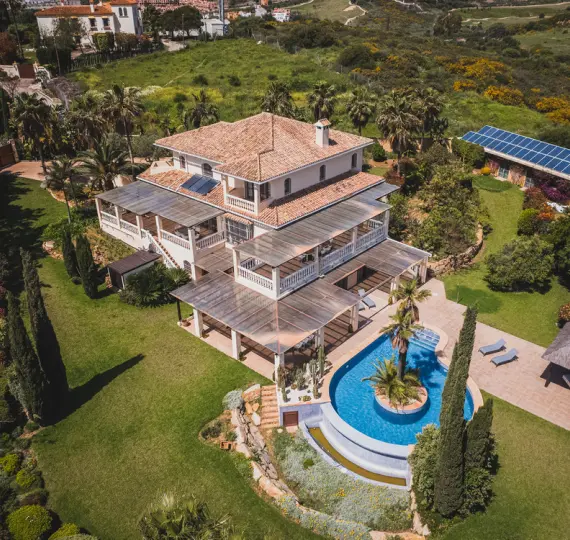 Продажа  отдельно стоящей виллы в Estepona