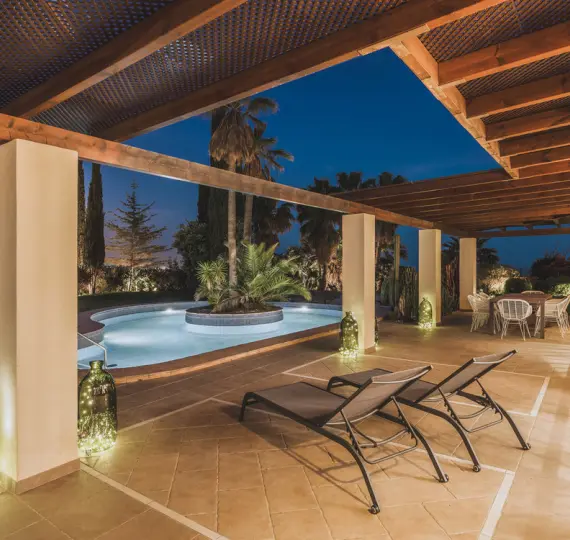 Продажа  отдельно стоящей виллы в Estepona