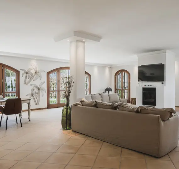 Продажа  отдельно стоящей виллы в Estepona