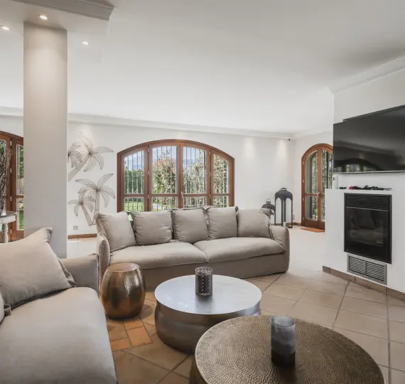 Продажа  отдельно стоящей виллы в Estepona