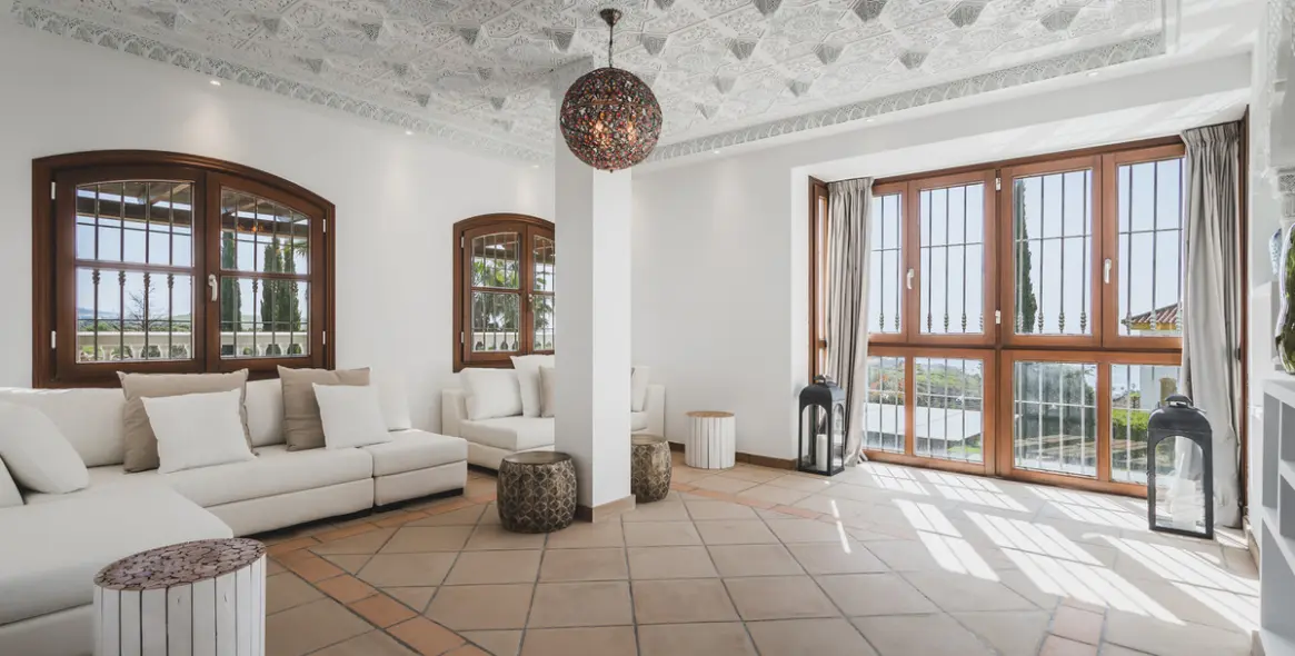 Продажа  отдельно стоящей виллы в Estepona 7