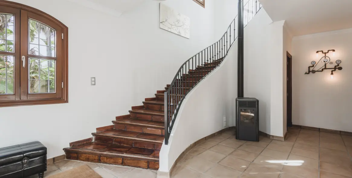 Продажа  отдельно стоящей виллы в Estepona 11