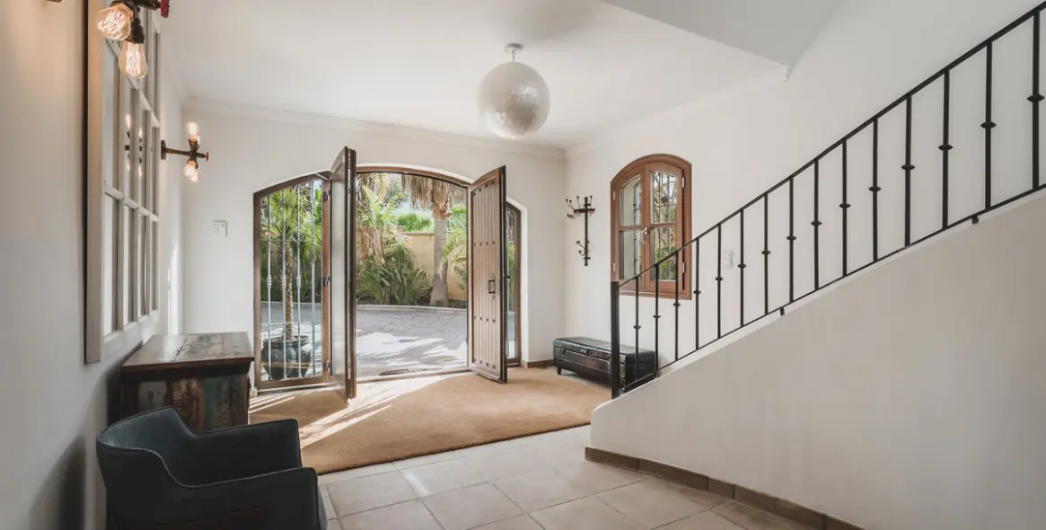 Продажа  отдельно стоящей виллы в Estepona 12