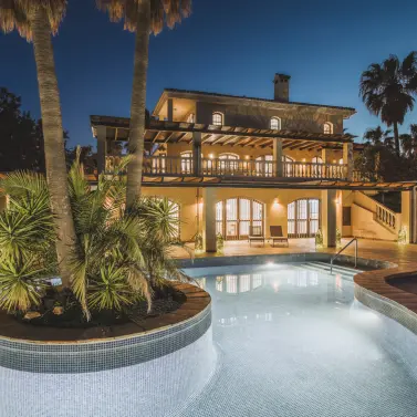 Sale of detached villa in Estepona