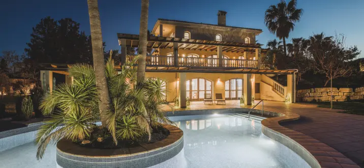 Sale of detached villa in Estepona 0