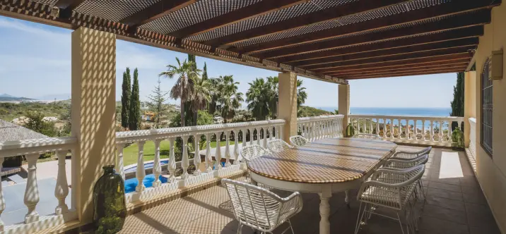 Sale of detached villa in Estepona 2