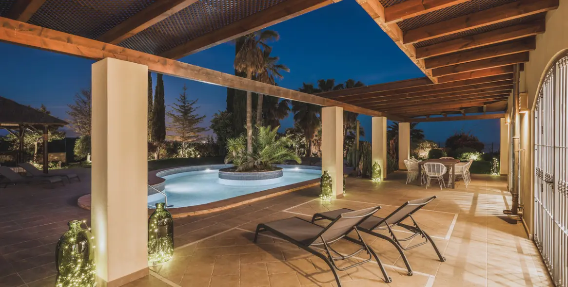 Продажа  отдельно стоящей виллы в Estepona 4