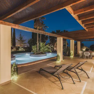 Sale of detached villa in Estepona