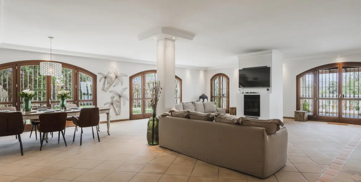 Продажа  отдельно стоящей виллы в Estepona 5