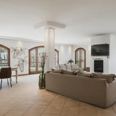 Sale of detached villa in Estepona