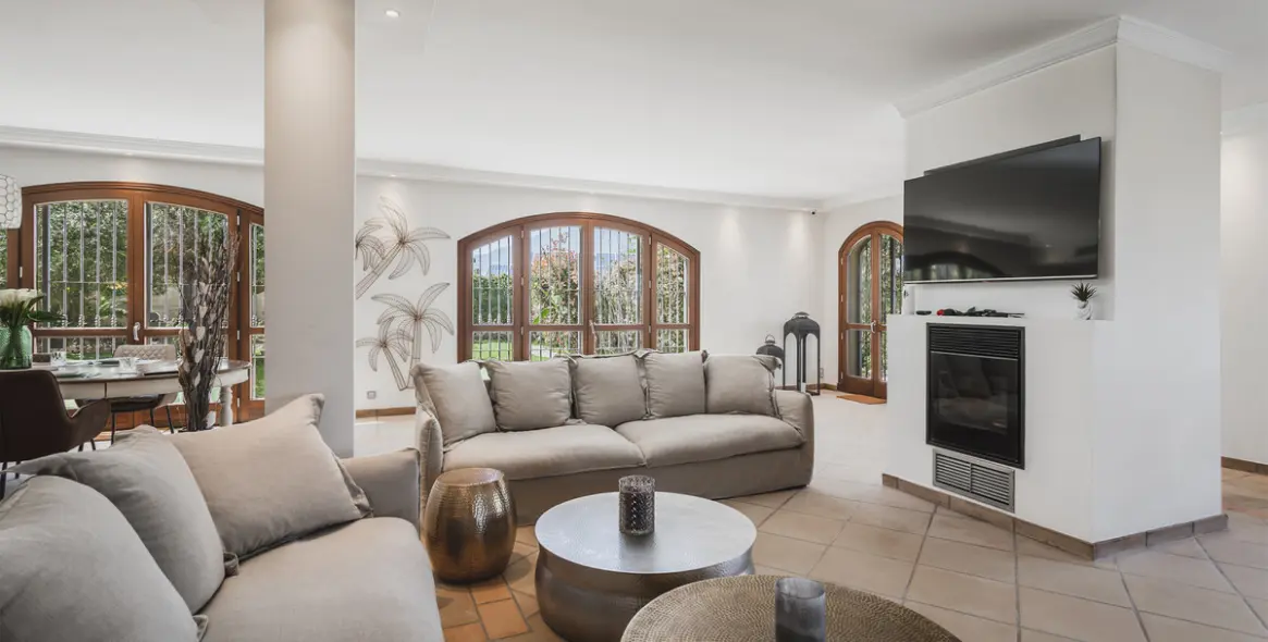 Продажа  отдельно стоящей виллы в Estepona 6