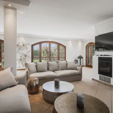 Sale of detached villa in Estepona