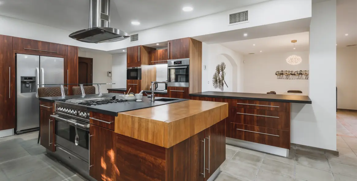 Продажа  отдельно стоящей виллы в Estepona 10