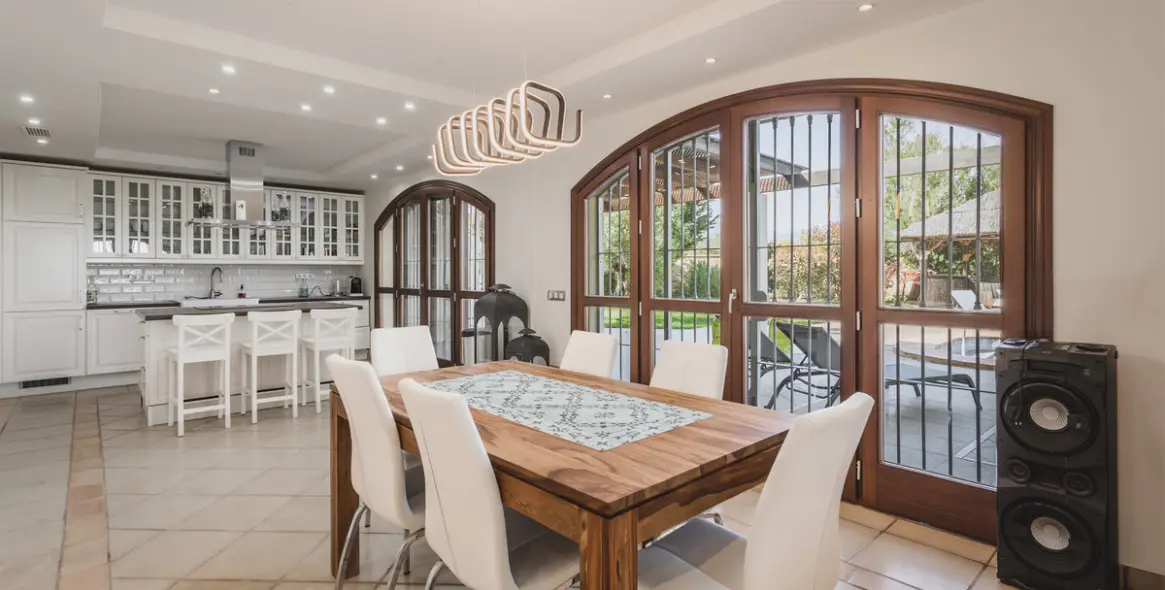 Продажа  отдельно стоящей виллы в Estepona 13