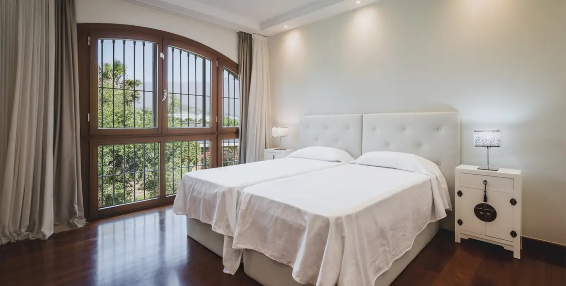 Продажа  отдельно стоящей виллы в Estepona 20