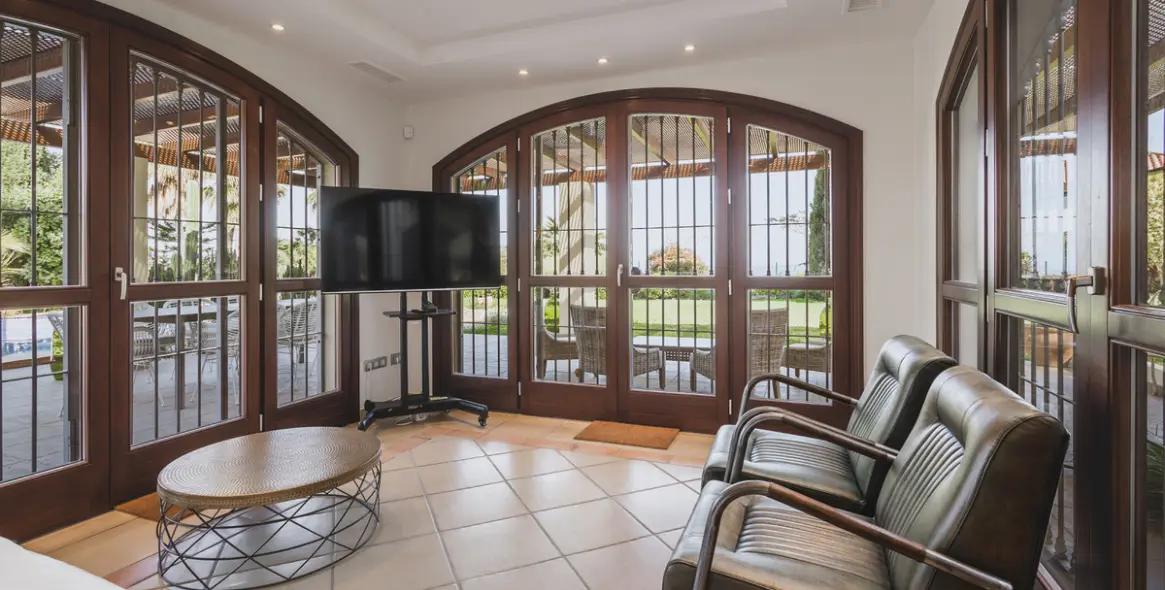 Продажа  отдельно стоящей виллы в Estepona 22