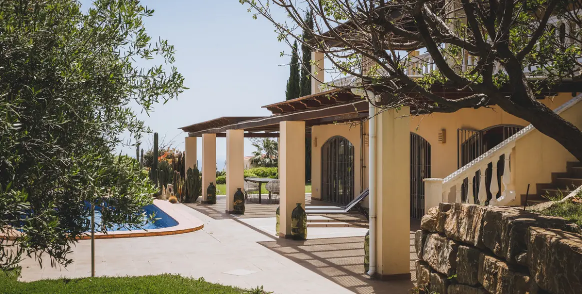 Продажа  отдельно стоящей виллы в Estepona 24