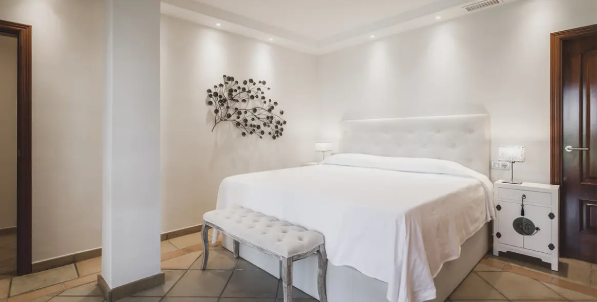 Продажа  отдельно стоящей виллы в Estepona 25