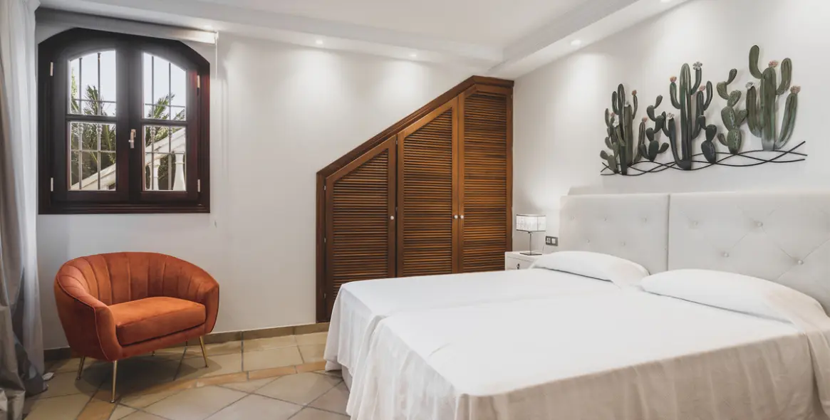 Продажа  отдельно стоящей виллы в Estepona 26