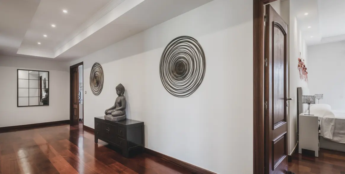 Продажа  отдельно стоящей виллы в Estepona 31