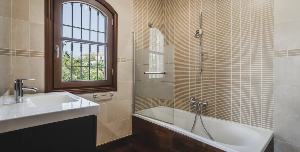 Продажа  отдельно стоящей виллы в Estepona 34