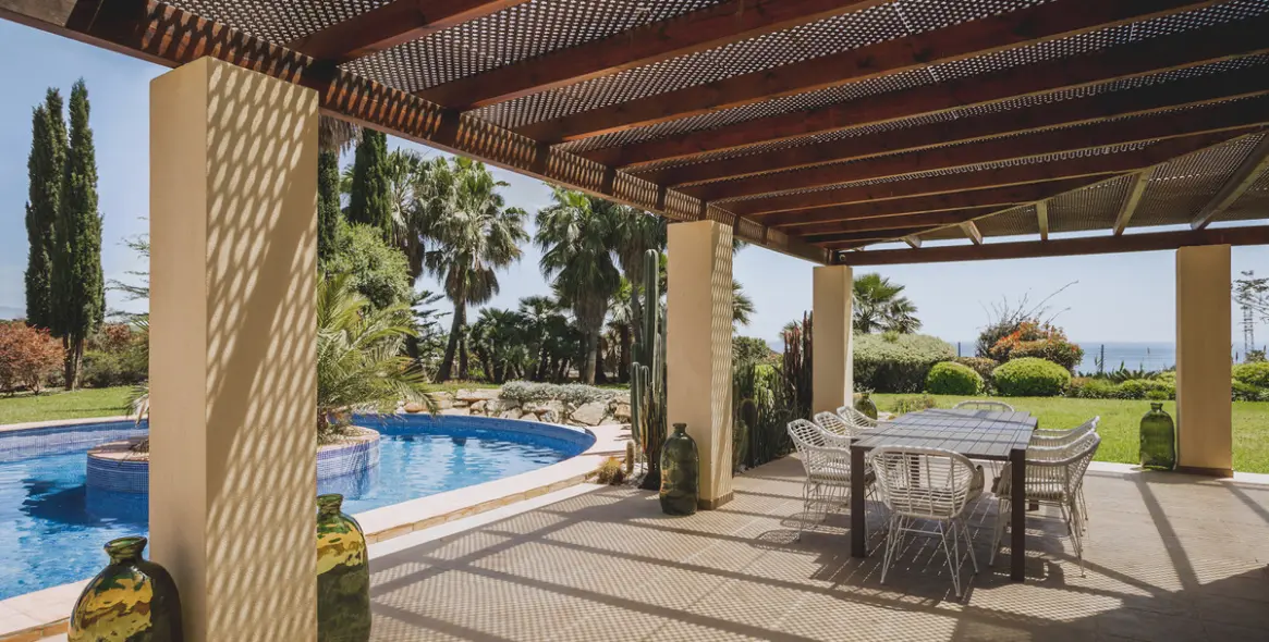 Продажа  отдельно стоящей виллы в Estepona 41