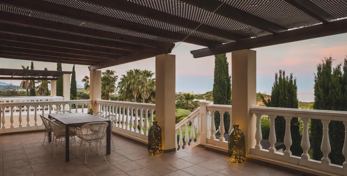 Продажа  отдельно стоящей виллы в Estepona 46