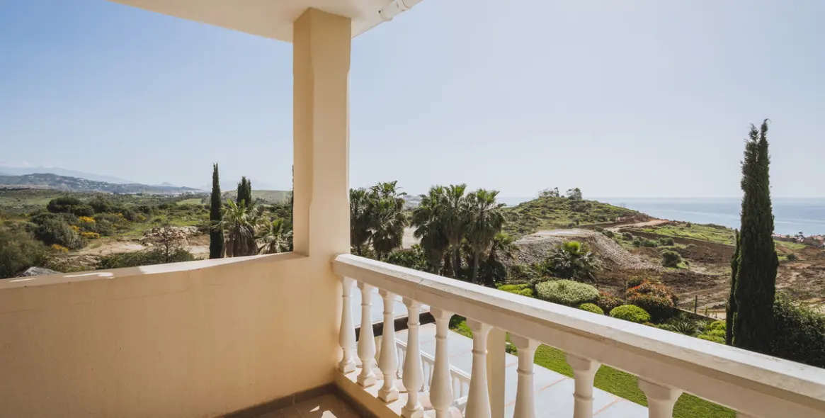 Продажа  отдельно стоящей виллы в Estepona 48