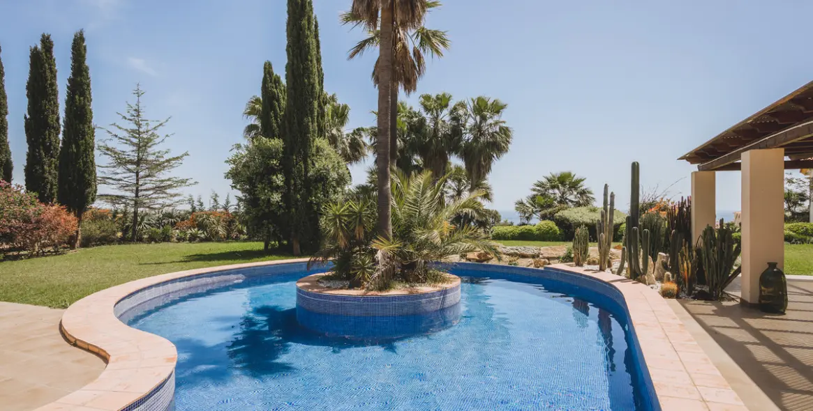 Продажа  отдельно стоящей виллы в Estepona 50