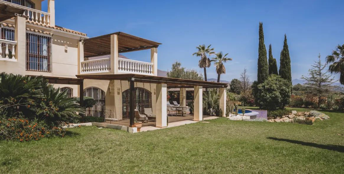 Продажа  отдельно стоящей виллы в Estepona 53