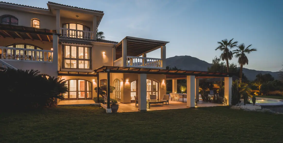 Продажа  отдельно стоящей виллы в Estepona 58