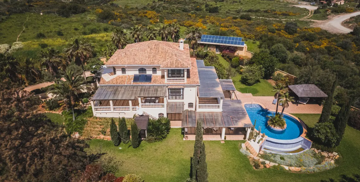 Продажа  отдельно стоящей виллы в Estepona 61