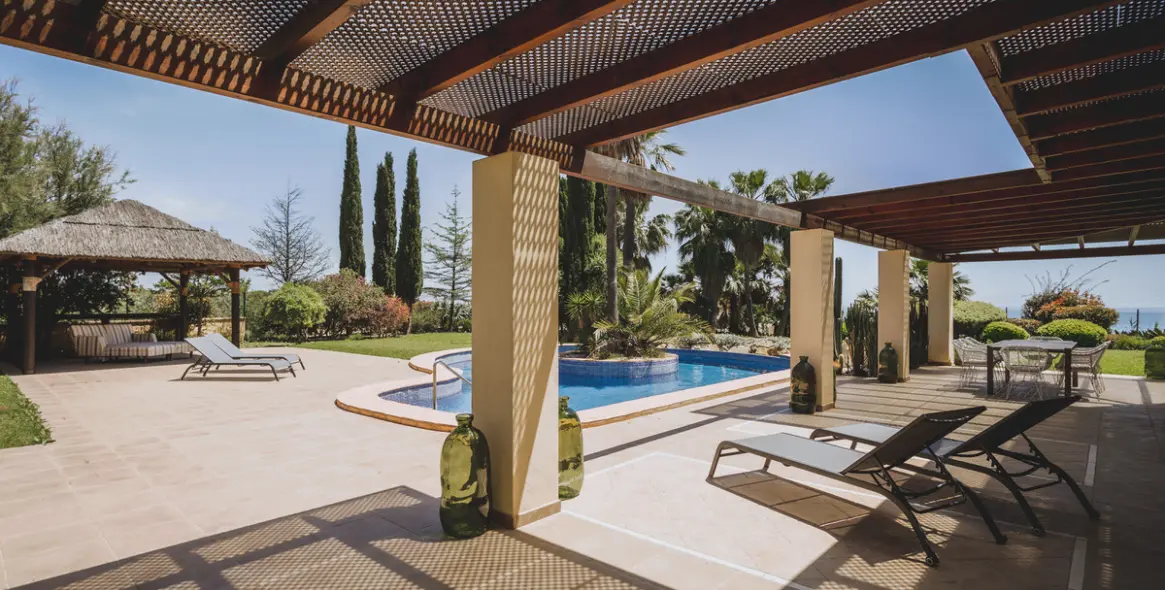 Продажа  отдельно стоящей виллы в Estepona 46