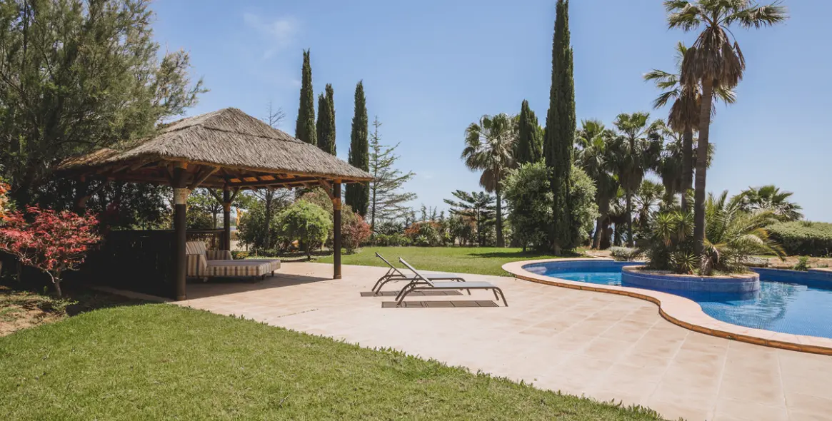 Продажа  отдельно стоящей виллы в Estepona 71