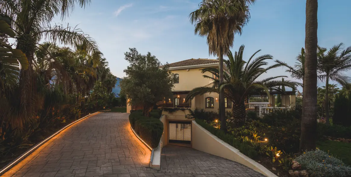 Продажа  отдельно стоящей виллы в Estepona 83