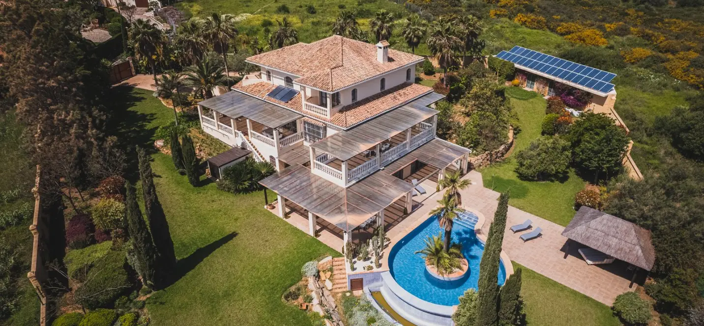 Продажа  отдельно стоящей виллы в Estepona 1