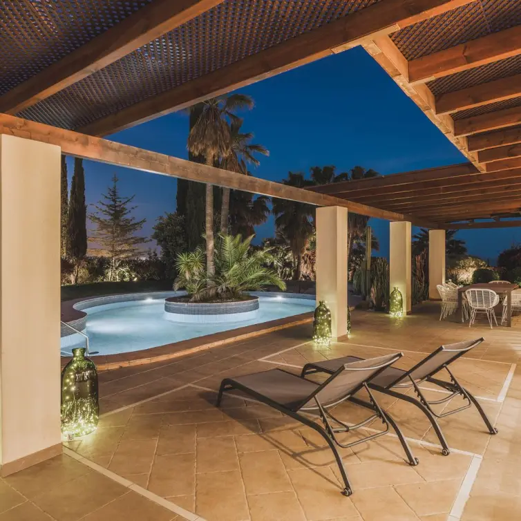 Продажа  отдельно стоящей виллы в Estepona