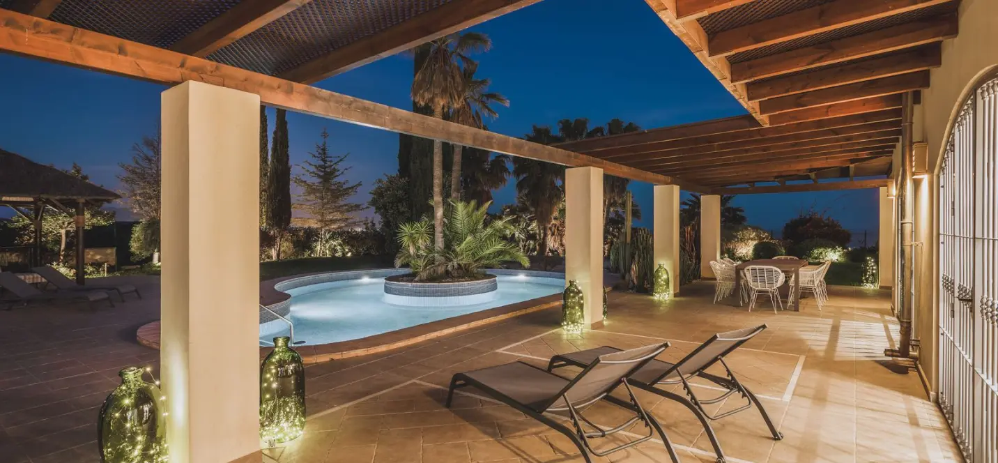 Продажа  отдельно стоящей виллы в Estepona 3