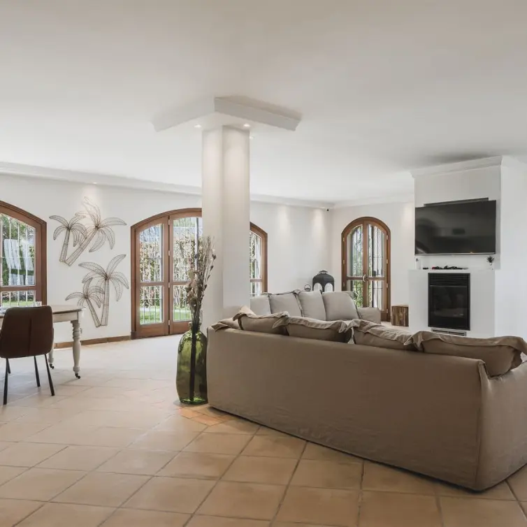 Продажа  отдельно стоящей виллы в Estepona