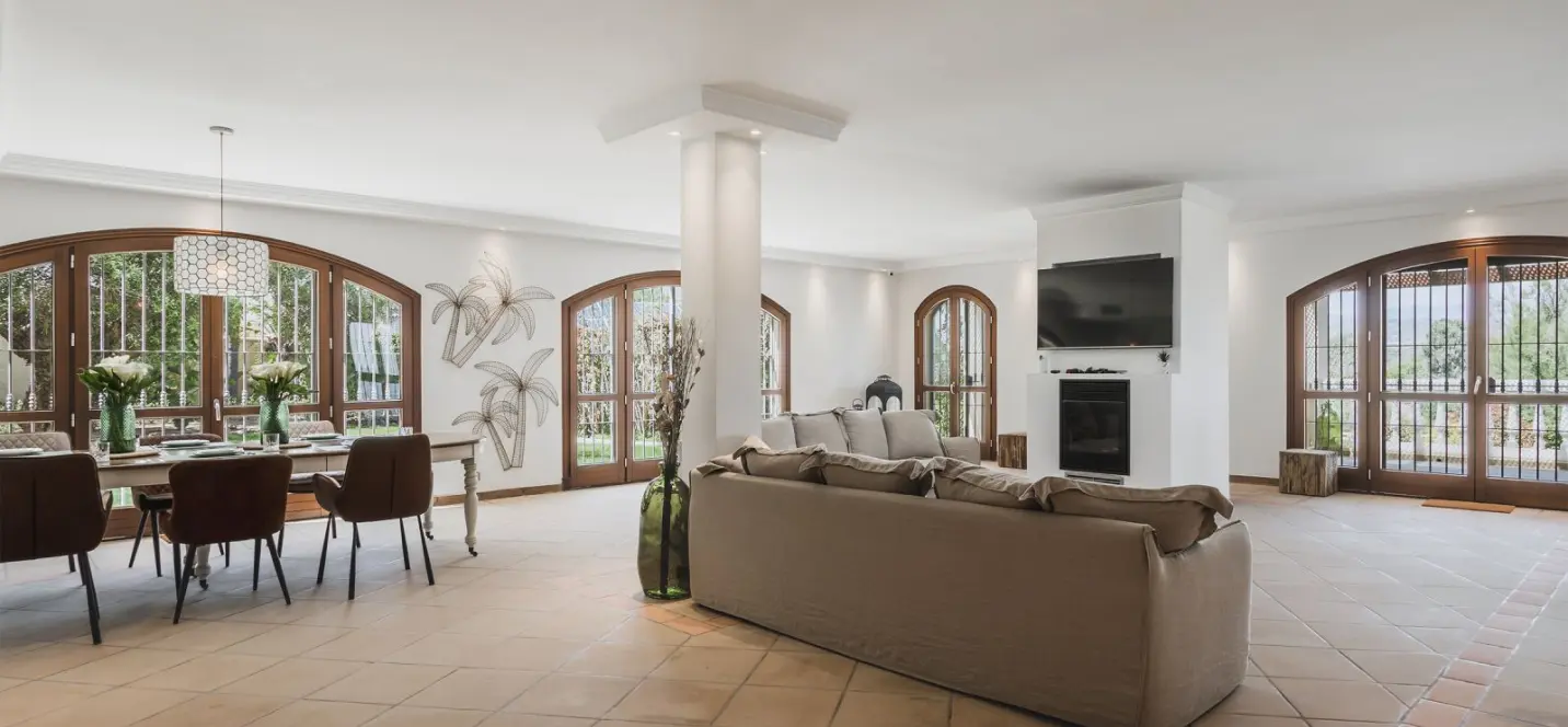 Продажа  отдельно стоящей виллы в Estepona 4