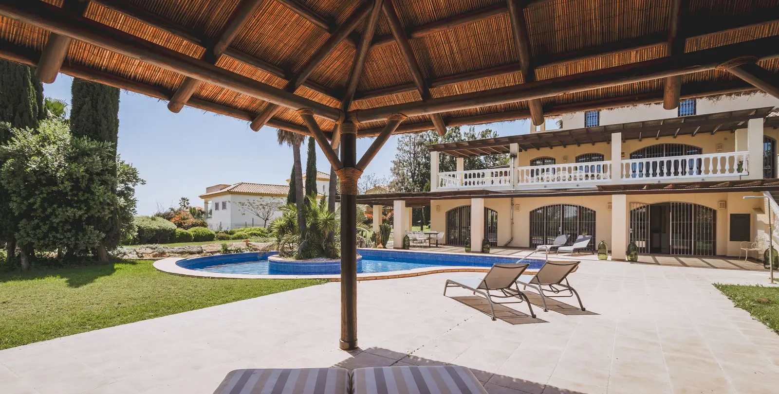 Продажа  отдельно стоящей виллы в Estepona 33