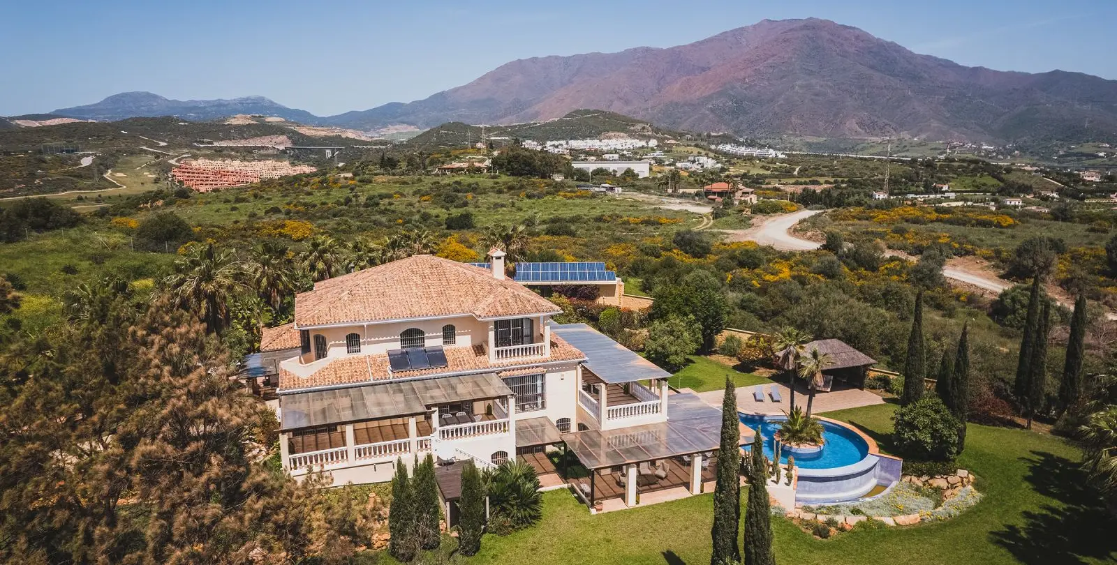 Продажа  отдельно стоящей виллы в Estepona 85