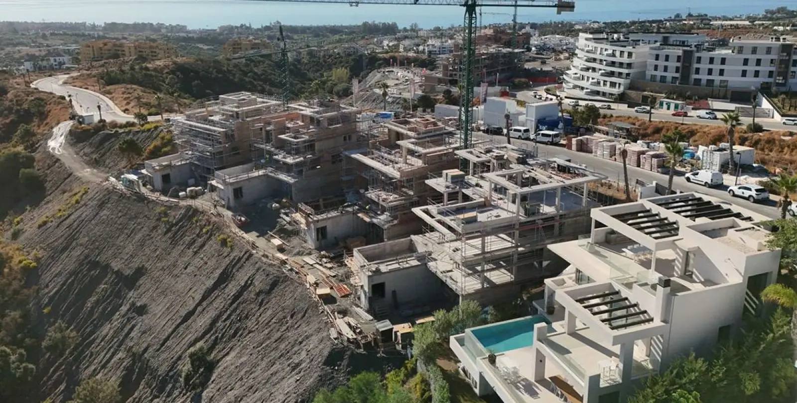 Продажа  отдельно стоящей виллы в Estepona 27