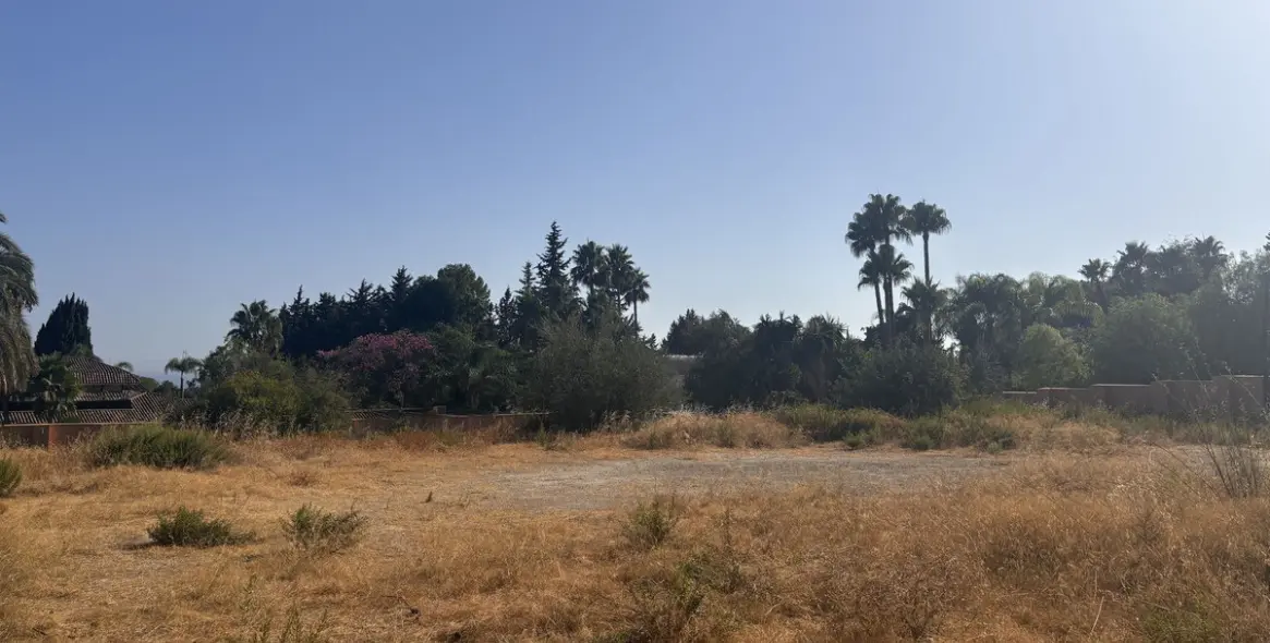 Venta de parcela residencial en Nagüeles 5