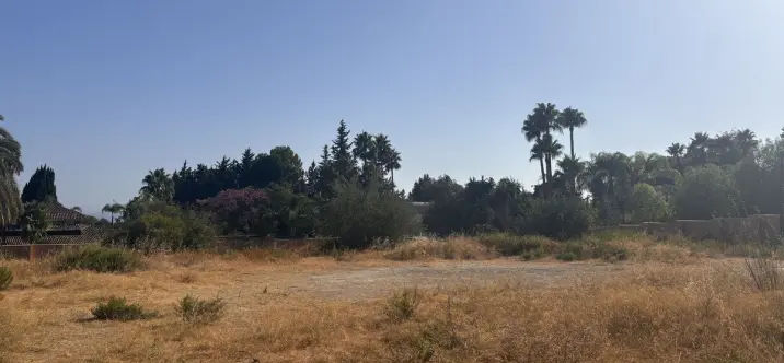 Venta de parcela residencial en Nagüeles 4