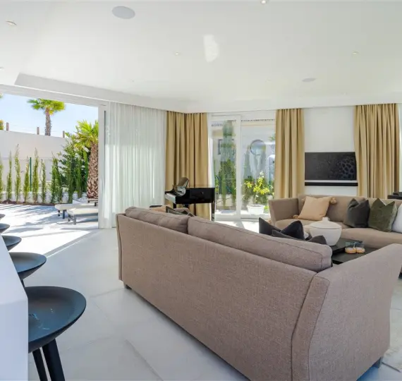 Venta de villa independiente en Riviera del Sol