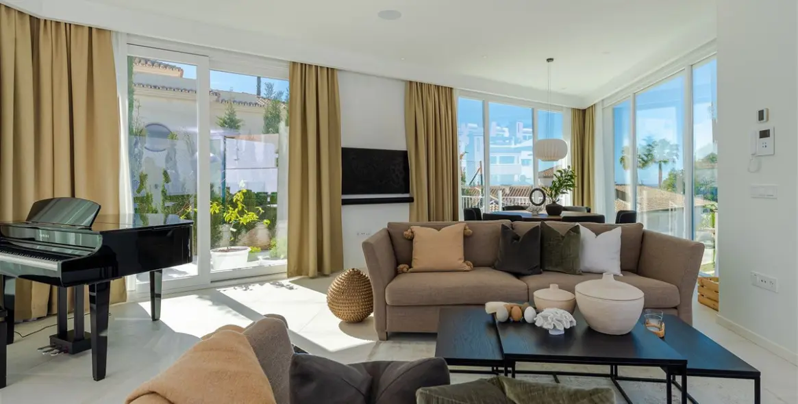 Продажа  отдельно стоящей виллы в Riviera del Sol 4