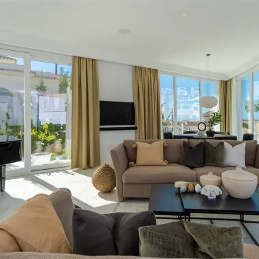 Sale of detached villa in Riviera del Sol