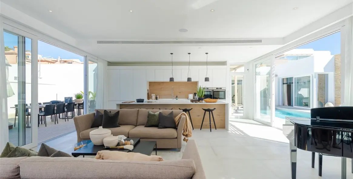 Продажа  отдельно стоящей виллы в Riviera del Sol 7