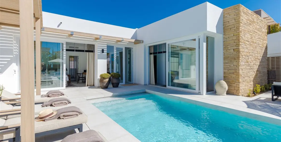 Продажа  отдельно стоящей виллы в Riviera del Sol 12